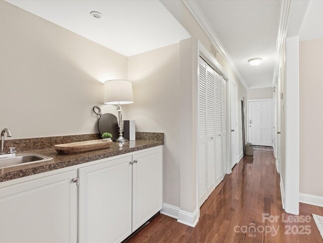 Building Photo - 7925 Charter Oak Ln