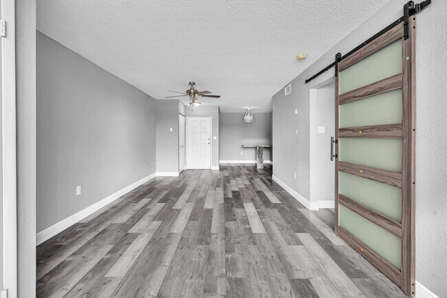 Building Photo - 2820 N Oakland Forest Dr
