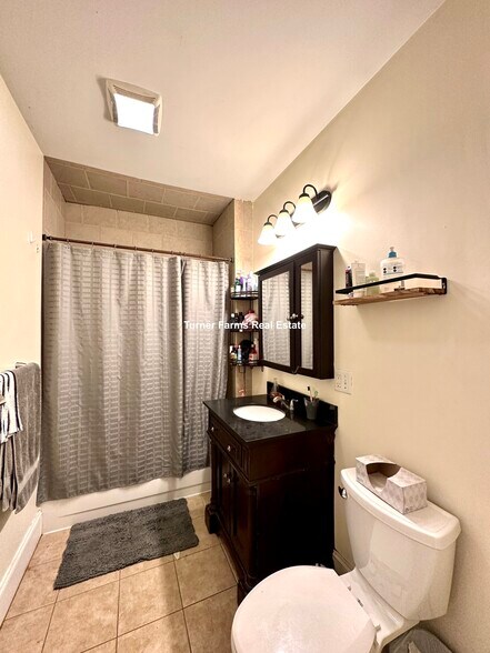 Building Photo - 107 Fisher Ave