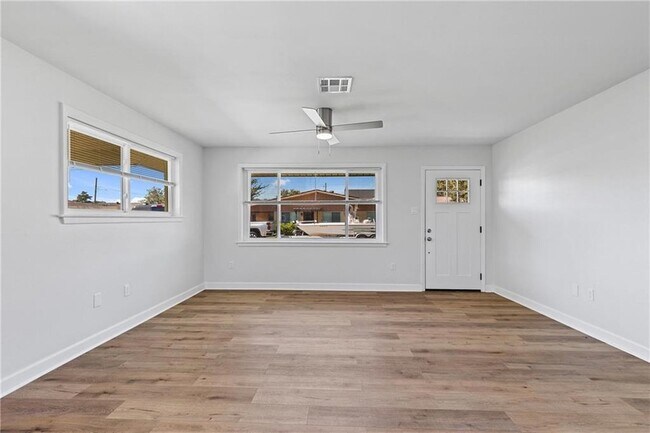 Building Photo - 542 Marino Dr