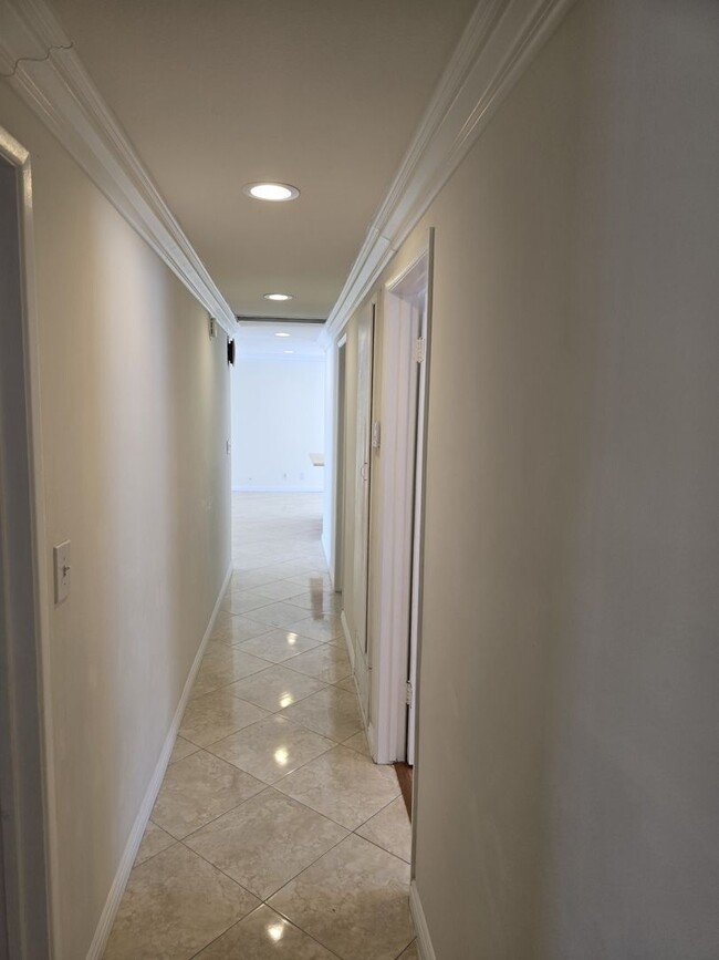 Building Photo - Comfortable 4-Bedroom Home in Peaceful Fou...