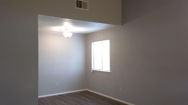Building Photo - 1620 W Braker Ln