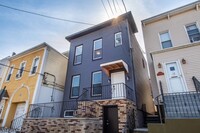 Building Photo - 1431 37th St