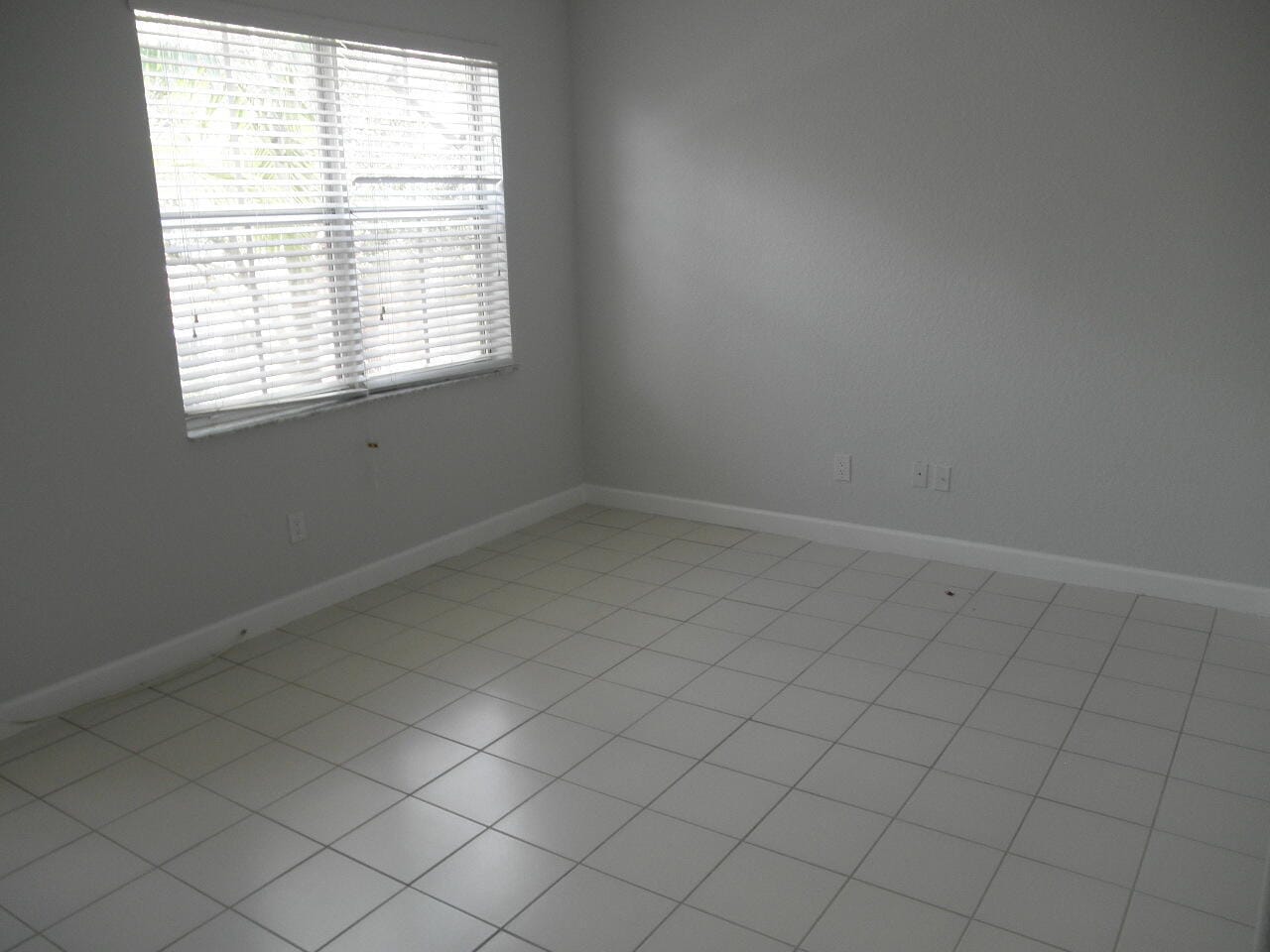 Building Photo - 1905 Shoma Dr