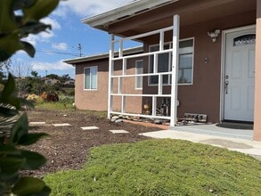 Building Photo - Beautifully Updated 3 Bed, 2 Bath Home in West Vista