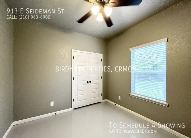 Building Photo - 913 E Seidemann St