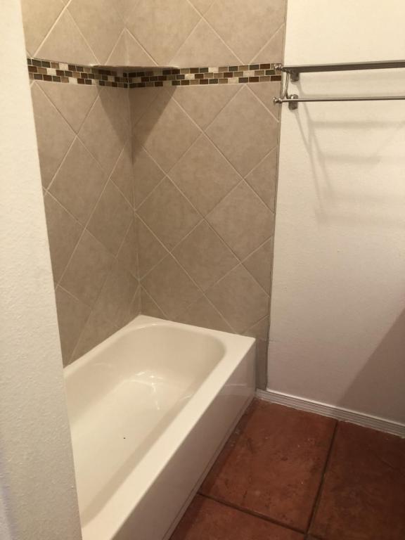 Building Photo - 1703-E Lomas Blvd NW