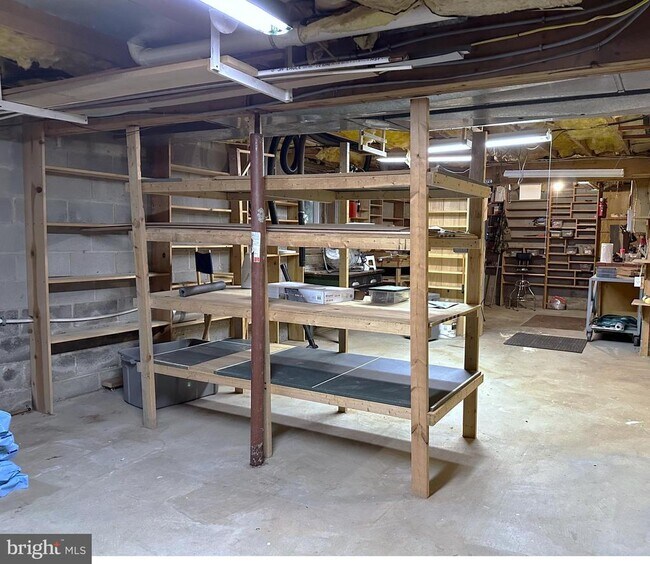 Building Photo - 623 Sean Dr