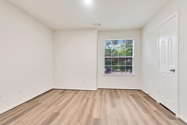 Building Photo - 131 Gallery Cove Ct