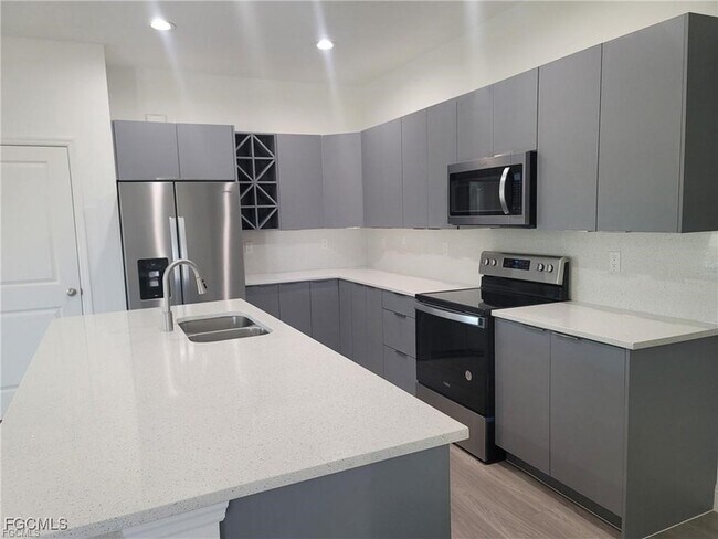 Building Photo - 5008 Idaho Ln