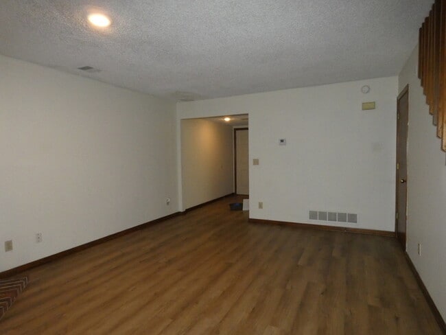 Building Photo - Beautiful Updated TownHome in Park Hill Sc...