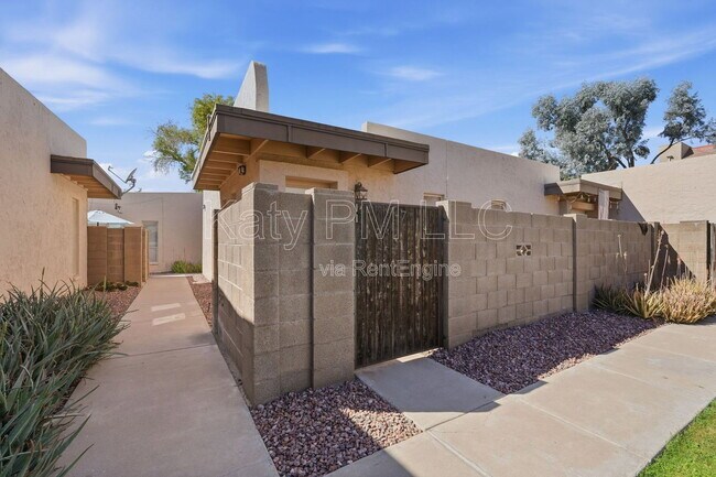 Building Photo - 231 N Robson