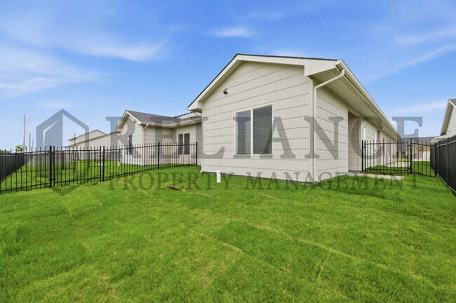 Building Photo - 157 N Gowen St
