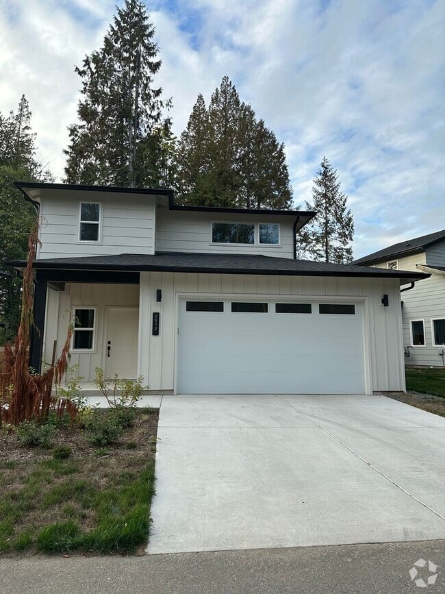 Building Photo - 3 Bedroom, 2.5 Bath in Blaine in Newer Nei...