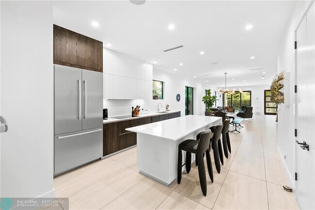 Primary Photo - 1212 NE 1st St