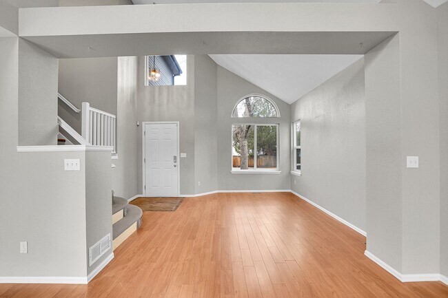 Building Photo - 5 bedroom, 3 1/2 bath home with attached 2 car garage