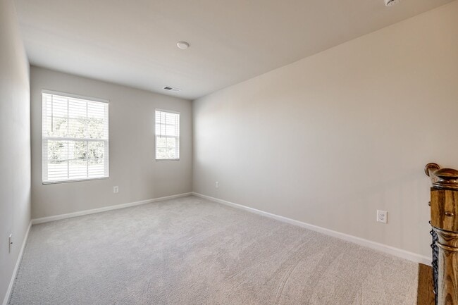 Building Photo - Beautiful 3-bedroom, 3.5 bath townhome in Elizabeth of fabulous Fort Mill!!