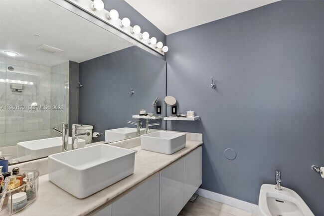 Building Photo - 601 NE 36th St