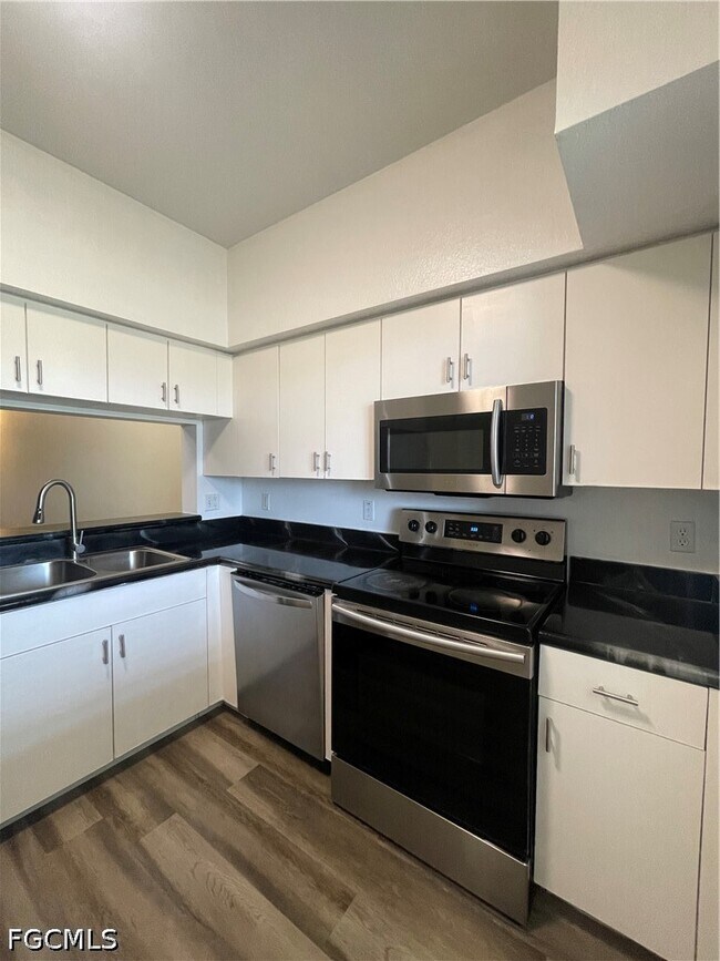 Building Photo - 8555 Bernwood Cove Loop