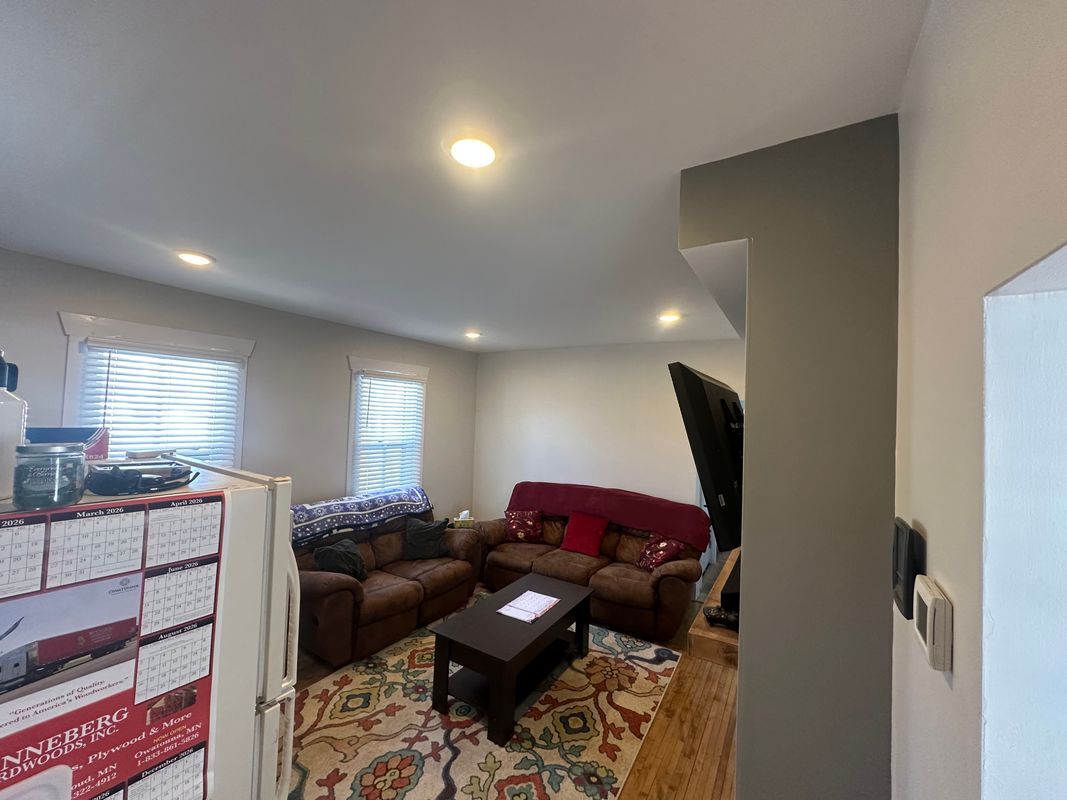 Building Photo - 321 Harrison St W