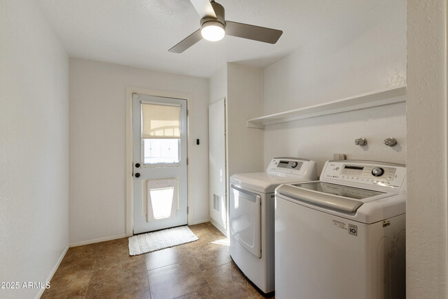 Building Photo - 15218 N 37th Ave