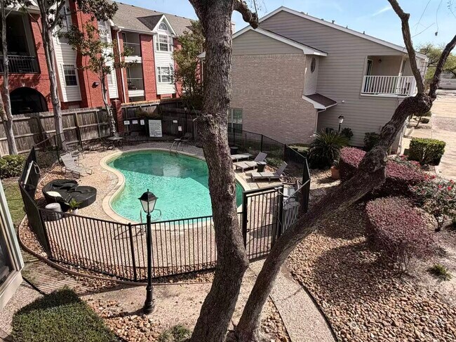 Building Photo - 2220 Bering Dr