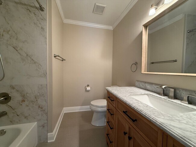 Building Photo - Renovated Home close to TMH avail NOW!!!