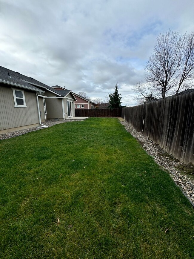 Building Photo - Beautiful Southside Home