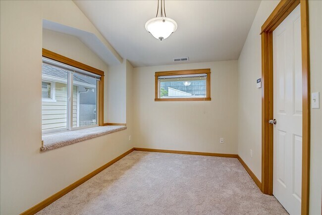 Building Photo - 844 NE 66th St
