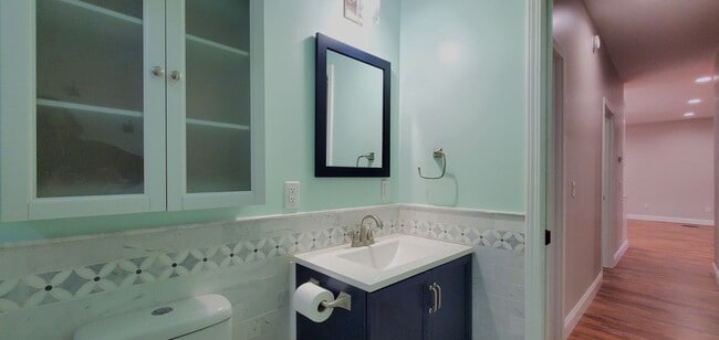 Building Photo - 4-bedroom 3-bathroom home minutes to Downt...