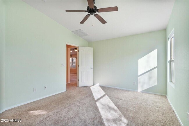 Building Photo - 2009 E Lindrick Dr