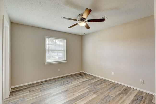 Building Photo - 206 Del Mar Dr