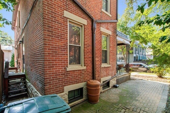 Building Photo - 22 E Frankfort St