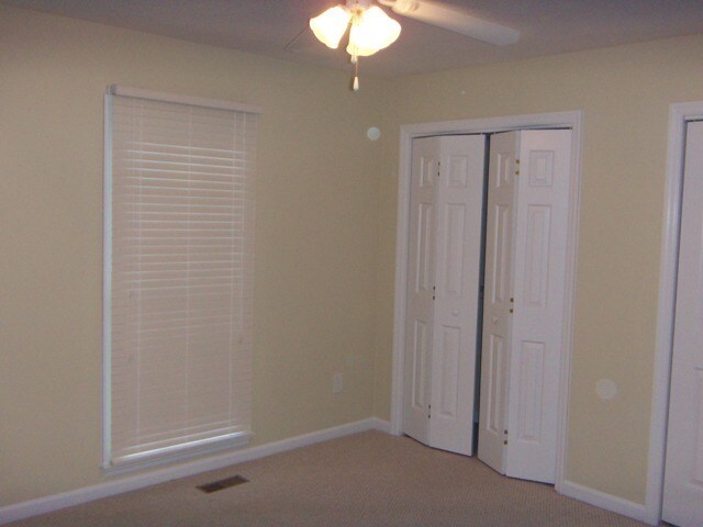Building Photo - **AVA. 10/1, Possibly Sooner!** 3BR/2BA We...