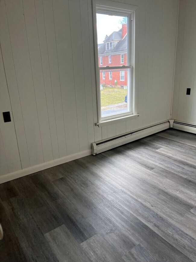 Building Photo - Newly Remodeled Single Family Home - Howar...