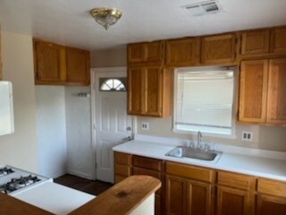 Building Photo - 1115 N Redbud Dr