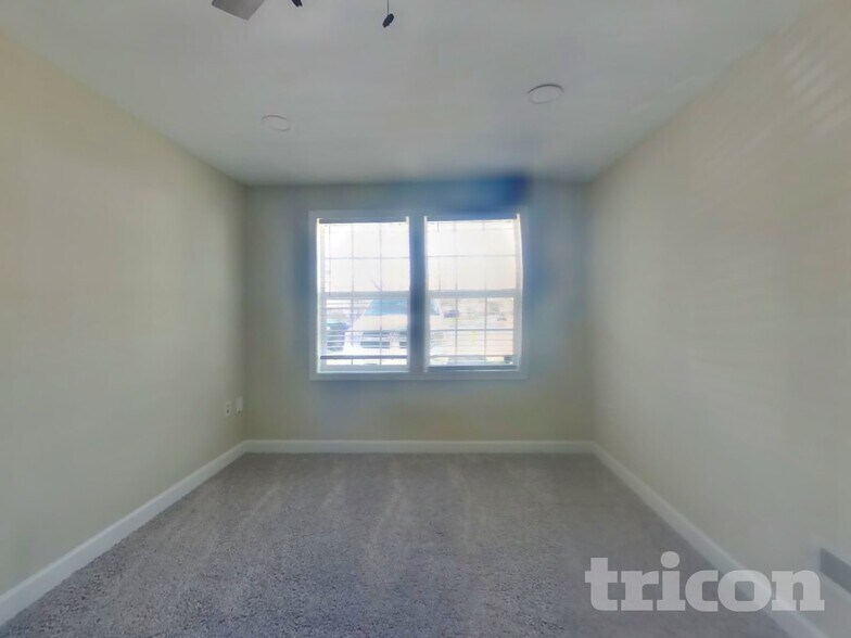 Building Photo - 13 Cardigan Ct