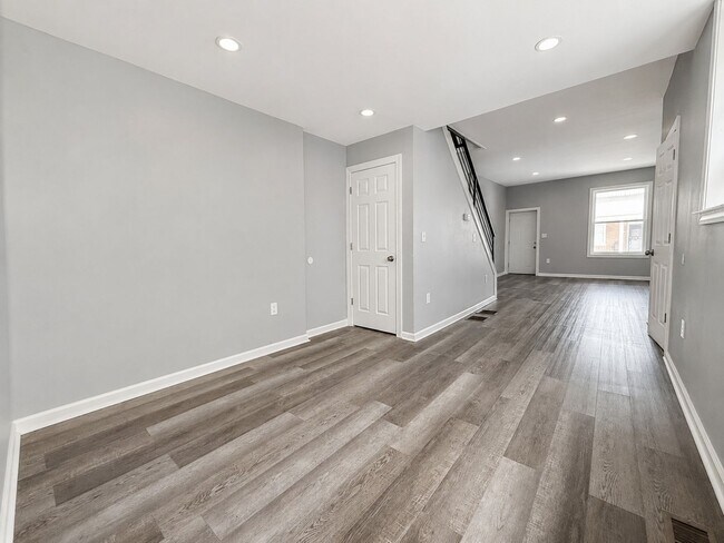Building Photo - 924 Maple Terrace