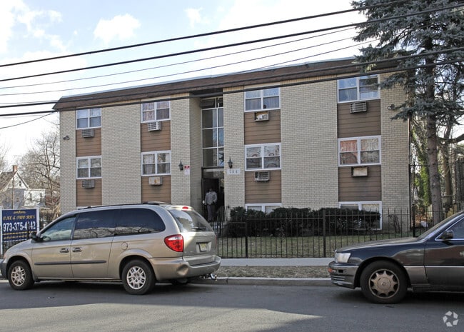 Building Photo - Cleveland Gardens