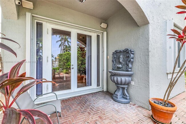 Building Photo - 3015 NE 208th St