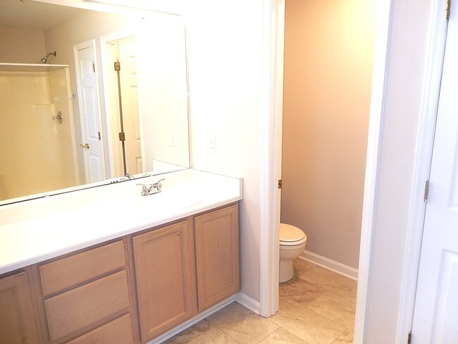 Building Photo - 211 Bridgepath Dr