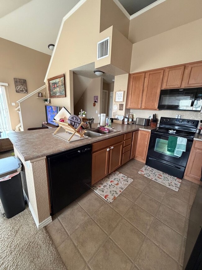 Building Photo - Fantastic!  Light and Bright!  1 bed + loft - 1 bath