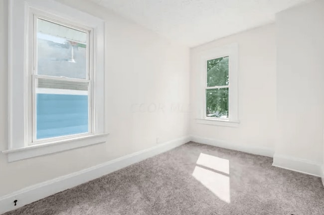Building Photo - 975-977 Miller Ave