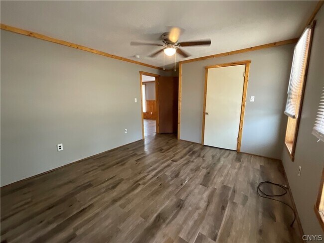 Building Photo - 377 W Main St