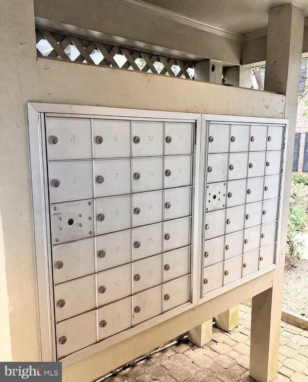 Building Photo - 7759 New Providence Dr