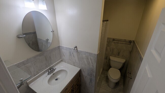 Building Photo - 2221 Millwood Dr