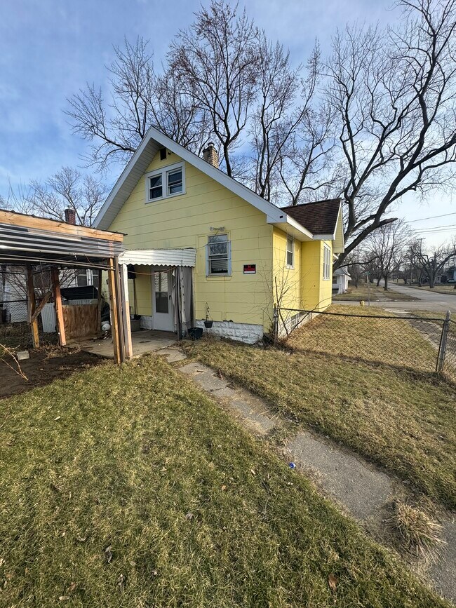 Building Photo - 1601 Mabel Ave