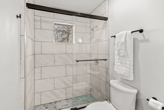 Building Photo - 201 N Dogwood St