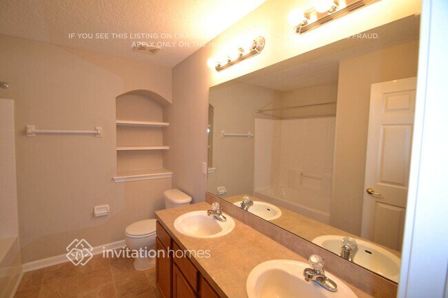 Building Photo - 11121 Apple Blossom Trail W
