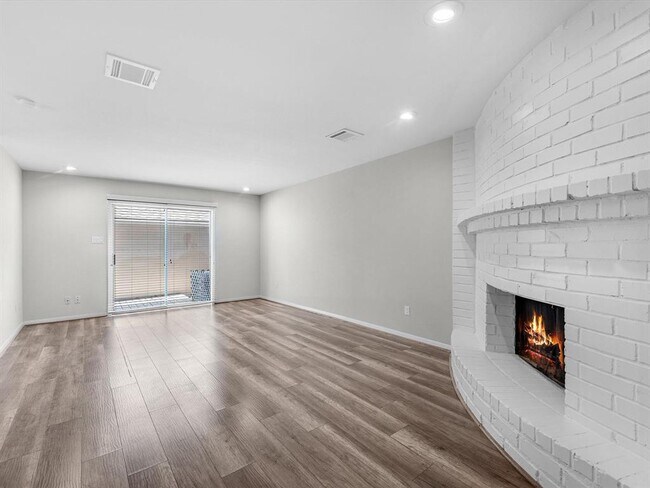 Building Photo - 727 Bunker Hill Rd